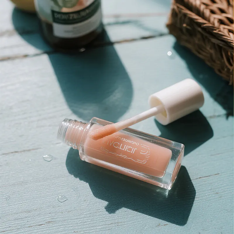 Lip gloss bening dalam jumlah besar